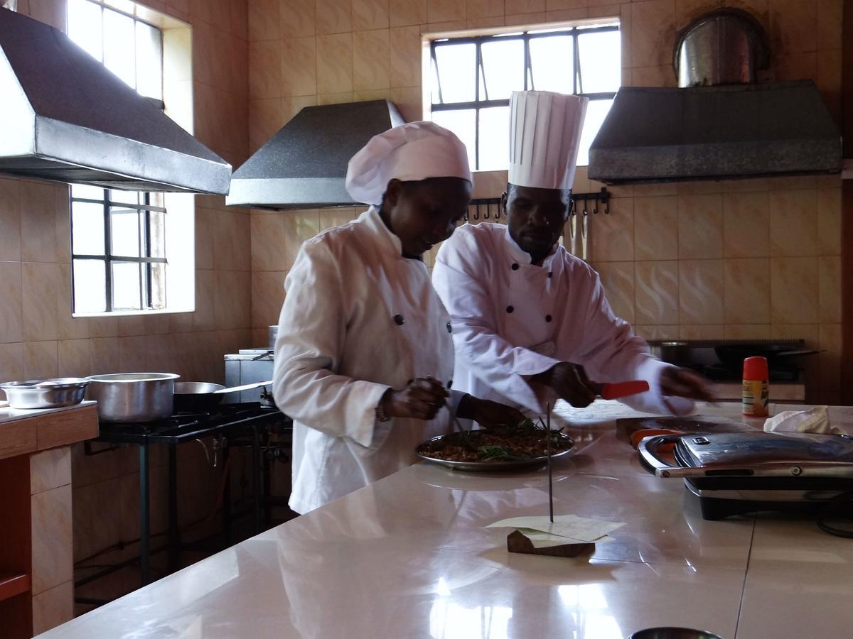 Ikweta Country Inn Maua Kaathene Bagian luar foto